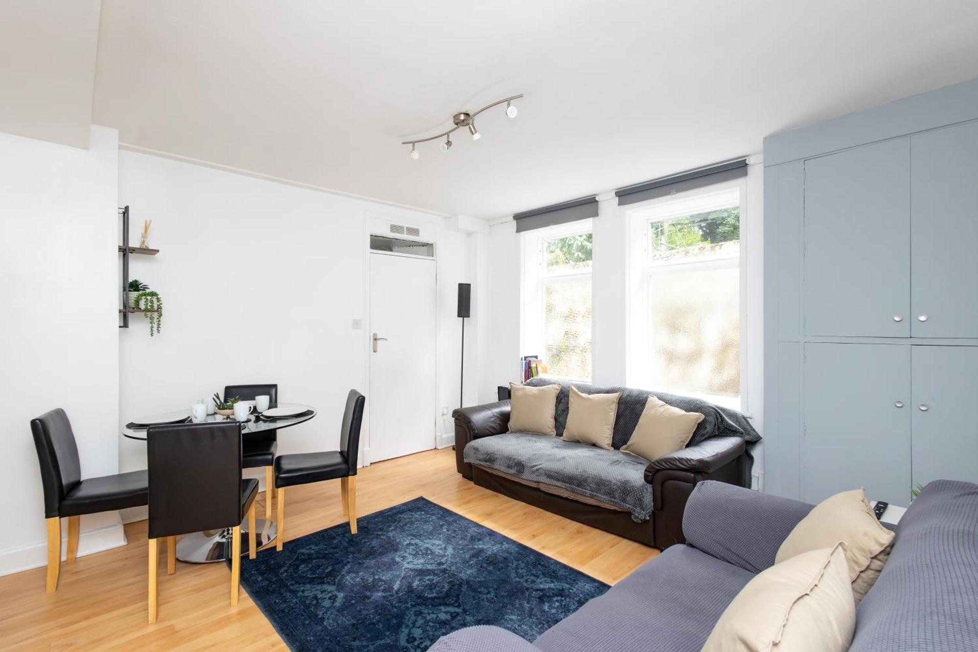 Spacious 3 Bedroom Ground Floor Apartment - 10 Mins From City Centre Leeds  Exterior photo