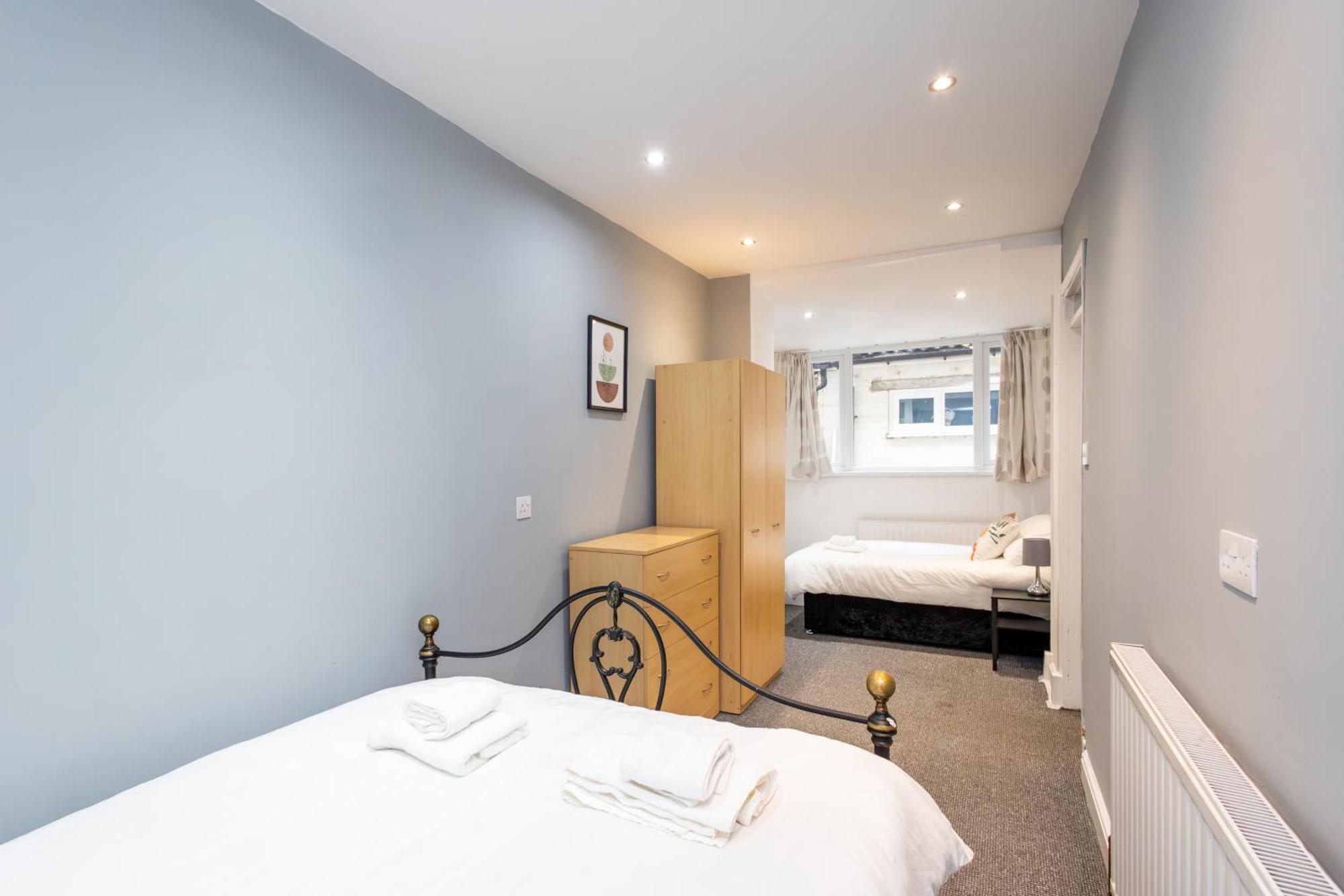Spacious 3 Bedroom Ground Floor Apartment - 10 Mins From City Centre Leeds  Exterior photo
